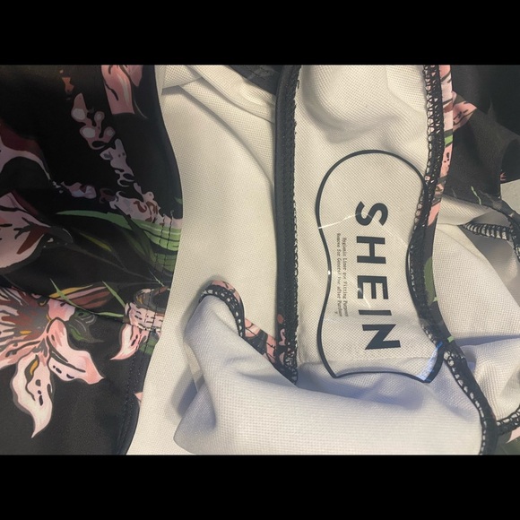 3/$25 🤗 Shein Plus size 2x one piece suit. Criss cross back straps - Picture 7 of 8